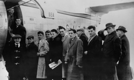 Players and staff members of the Manchester United football team and sport journalists prepare to board the BEA Elizabethan plane, which went on to crash in a blizzard on Munich airport on 6 February 1958. 