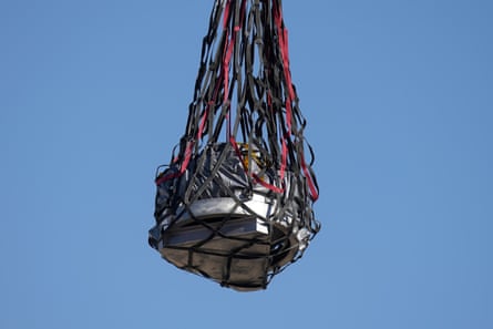 A helicopter delivers a space capsule carrying Nasa’s first asteroid samples on Sunday.