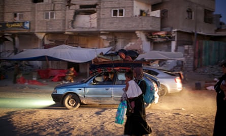 Palestinians displaced by the Israeli air and ground offensive on the Gaza Strip flee from parts of Khan Younis.