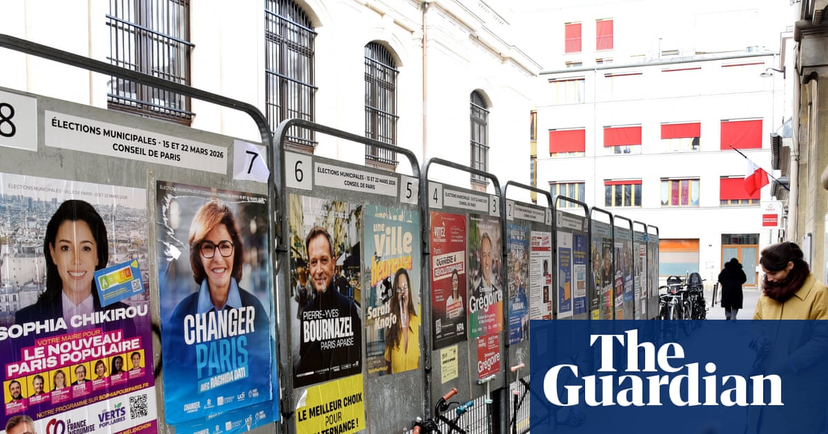 Doggy drinks and subsidised vet visits: Paris’s mayoral race goes canine crazy