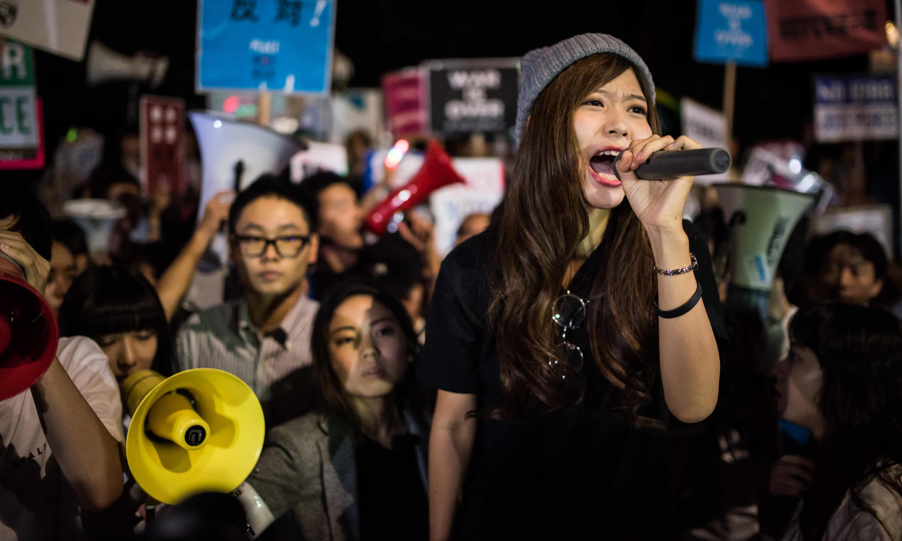 New generation of Japanese anti-war protesters challenge Abe New generation of Japanese anti-war protesters challenge Abe