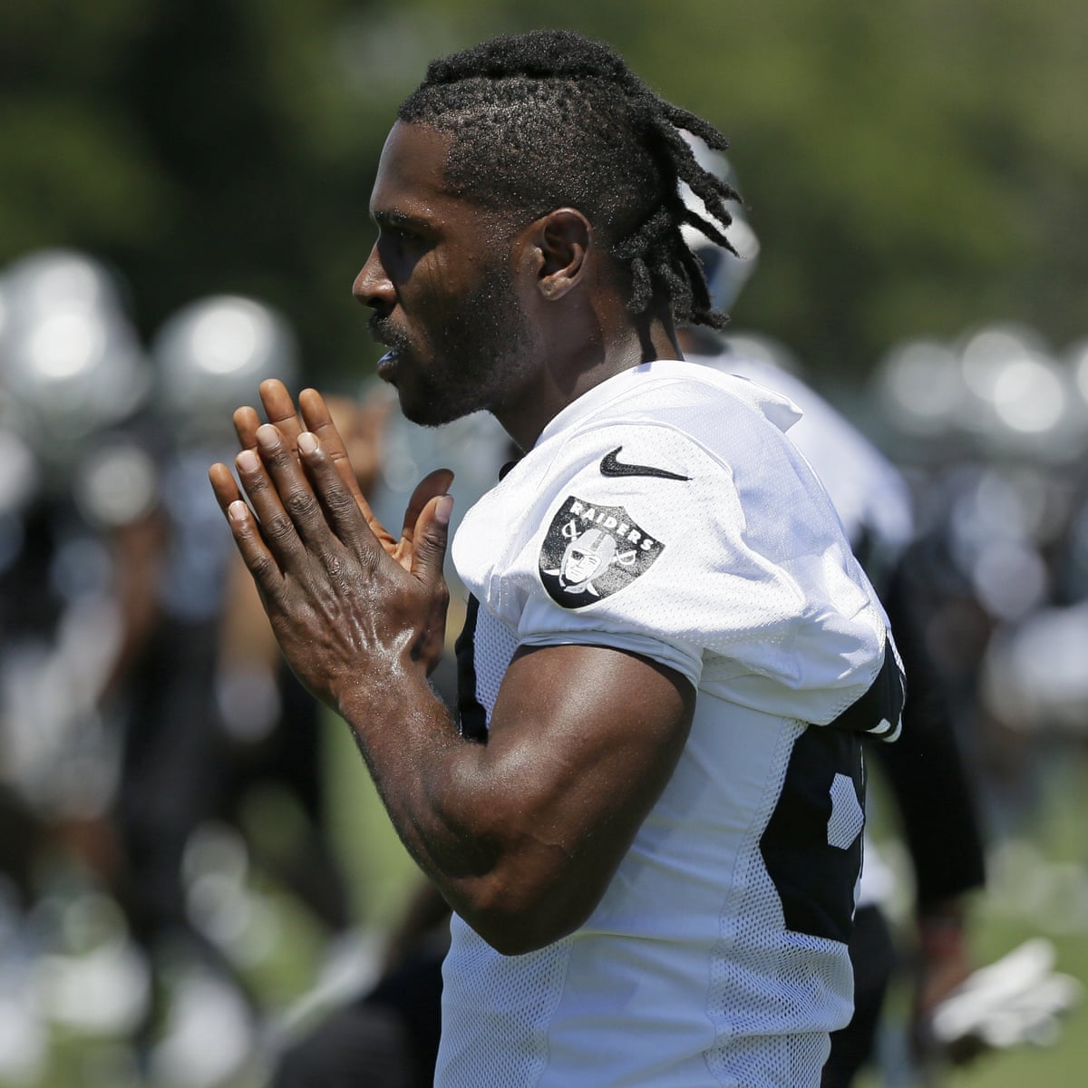 Oakland S Antonio Brown Reportedly Felled By Frostbite In Cryotherapy Gaffe Nfl The Guardian Oakland S Antonio Brown Reportedly Felled By Frostbite In Cryotherapy Gaffe Nfl The Guardian