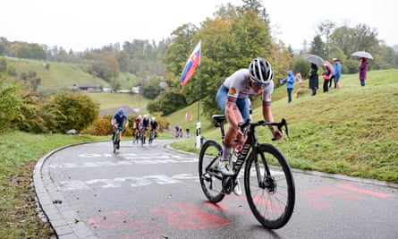 Cat Ferguson on her way to road race gold in Zurich
