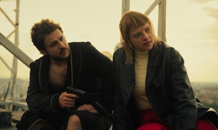 From left: Dimitrij Schaad and Jella Haase in Kleo.