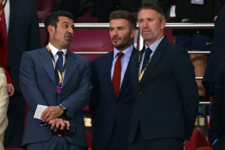David Beckham flanked by Luis Figo (left) and Robbie Keane at the third-place playoff