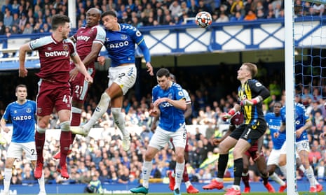 Angelo Ogbonna rises to head in West Ham’s winner at Everton