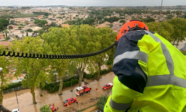 A rescue team flying over flooded areas near Béziers in helicopter