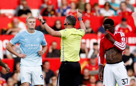 Referee Michael Oliver awards the first goal following a VAR review.