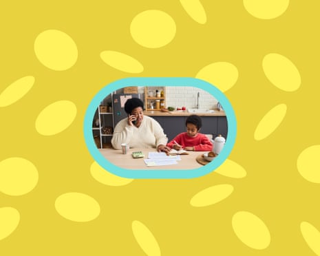 Aus Unity Header Image of a grandma and grandchild sitting in the kitchen doing homework