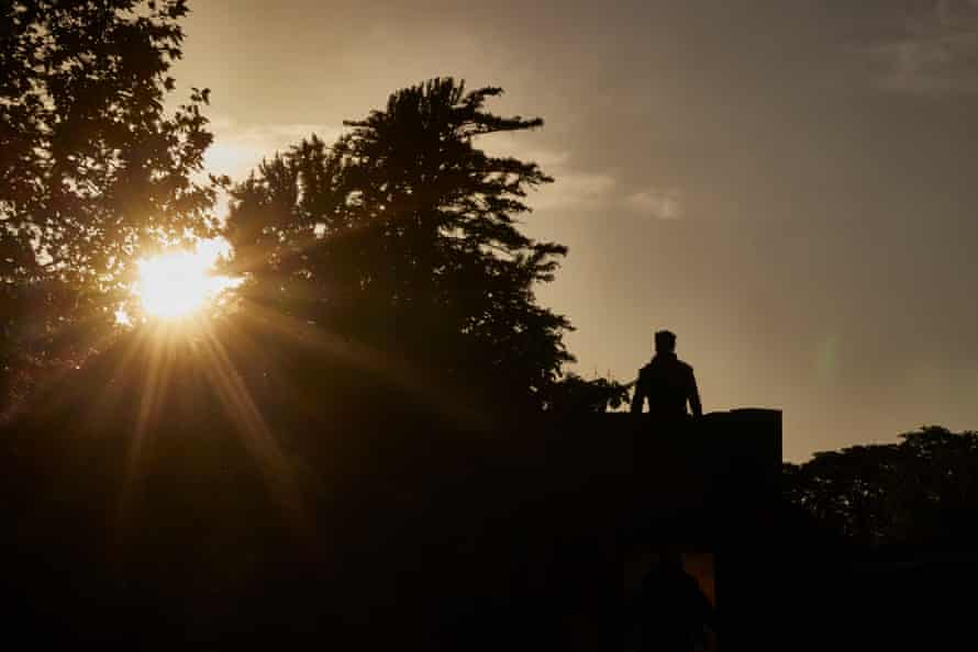 Ronnie Yorke as Macbeth against the setting sun at King’s Ely.