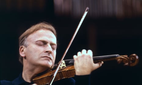 American-born British violin virtuoso Yehudi Menuhin (1916 - 1999). 