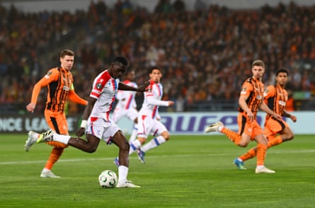 Ismaïla Sarr gives Palace the lead after 21 seconds.