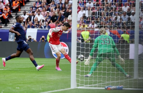 Arsenal’s Kai Havertz scores their first goal.