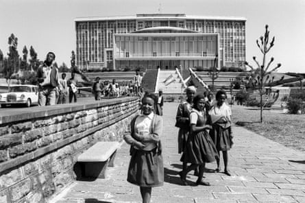 Poderíamos ter 13 milhões de peças novas, por favor? O surpreendente renascimento de £ 42 milhões do modernismo...