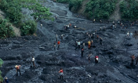 Illegal emerald mining, Colombia