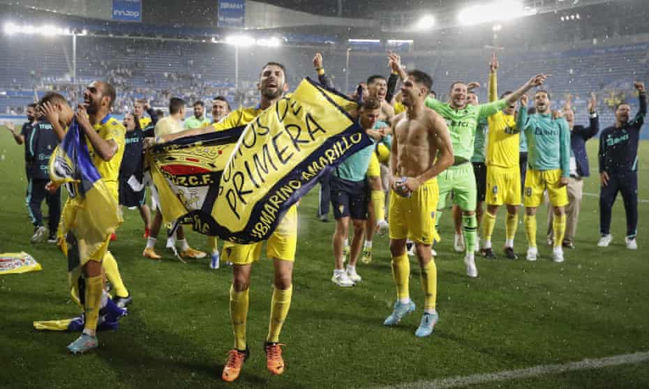 The Cádiz players celebrate their great escape after a victory at Alavés that so nearly proved not enough to avoid the drop to La Liga’s segunda división.