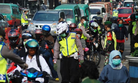 Indonesian police check on motorists amid fears many will try to breach a travel ban and go to their home towns to mark Eid al-Fitr this weekend.