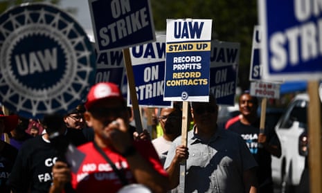 Stellantis workers in California. About 25,000 workers are currently on strike.