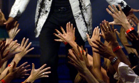 WILL SMITHAdoring fans of Will Smith reach their hands out to him during the live broadcast of the MTV Video Awards in New York, Thursday, Sept. 9, 1999. (AP Photo/Ron Frehm)