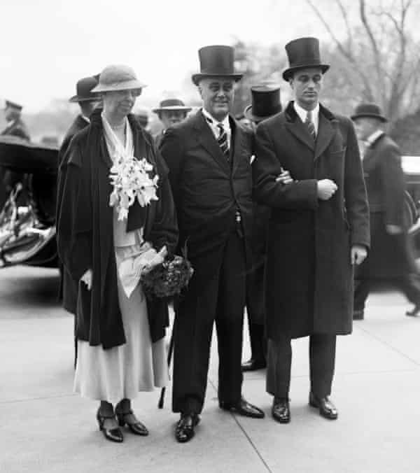 Franklin Delano Roosevelt, with his wife Eleanor Roosevelt at his inauguration in Washington on 4 March 1933.