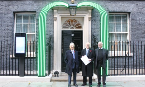 The End Frozen Frozen Pensions campaigners this week took the issue to the door of No 10.