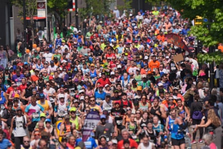 People running on the Isle of Dogs during the 2025 London Marathon