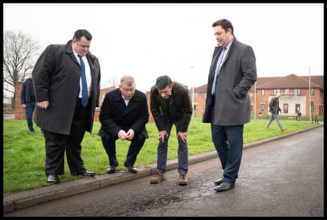 Rishi Sunak inspecting a pothole with two Darlington councillors and the Tees Valley mayor, Ben Houchen, in 2023.