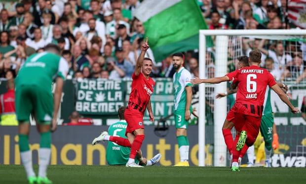 Mario Götze opens the scoring for Eintracht Frankfurt in their 4-3 win over Werder Bremen.