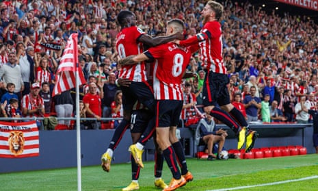 Athletic Bilbao players celebrate Nico Williams’ goal in the 3-2 comeback win against Rayo Vallecano on Saturday.