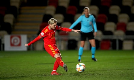 Jess Fishlock scores Wales’ third goal from the penalty spot.