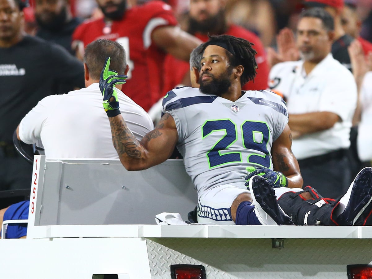 Why The Seahawks Earl Thomas Flipped Off His Own Team After Fracturing His Leg Nfl The Guardian