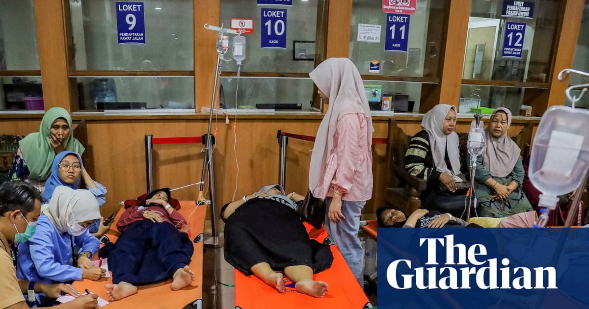 More than 800 students and teachers in Indonesia suffer food poisoning after eating government free meals