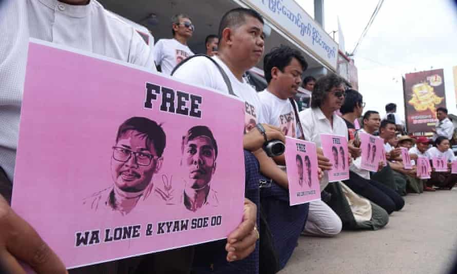 People protest against the jailing of journalists Wa Lone and Kyaw Soe Oo