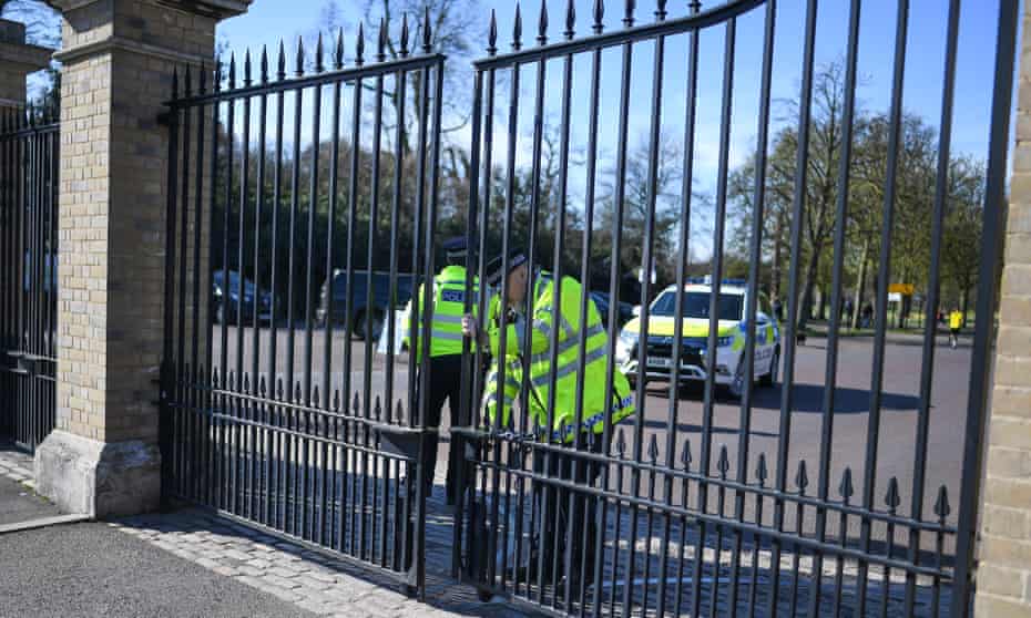 Gates to Greenwich Park shut