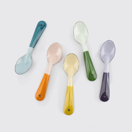 A product photo of peltre (pewter) spoons