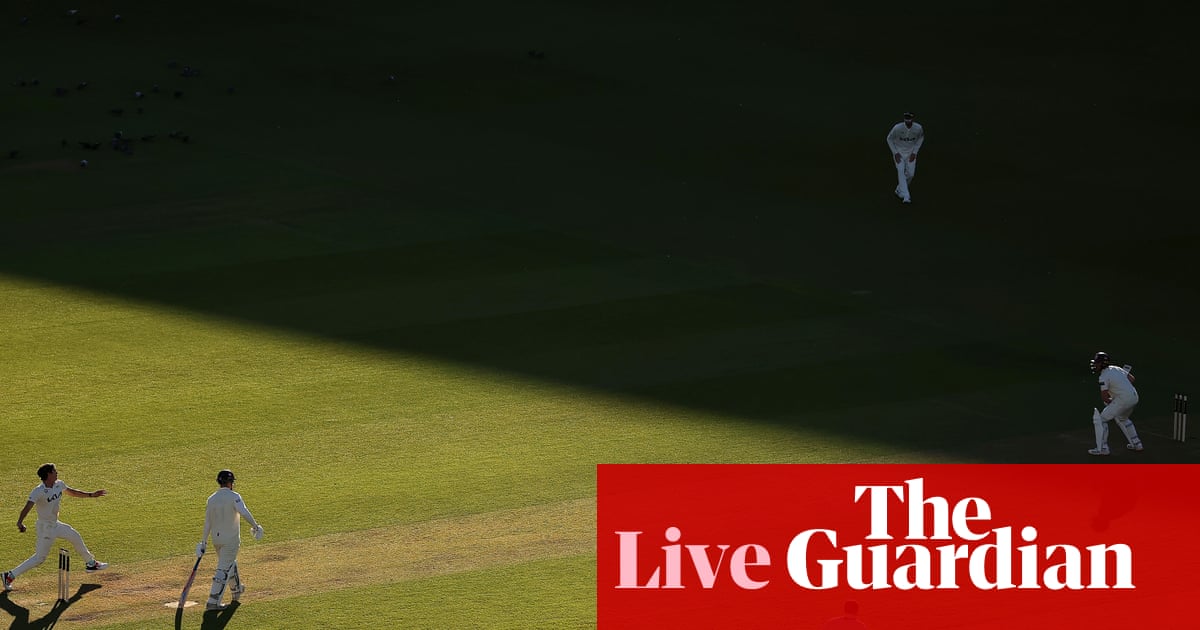Surrey v Essex, Kent v Worcestershire, and more: county cricket, day two – live