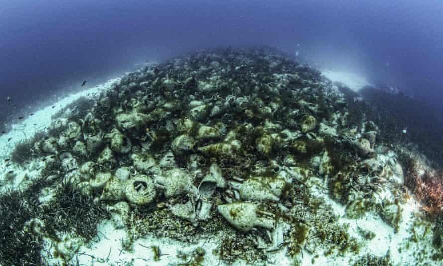 The ship was carrying thousands of amphorae when it sunk around 425 BC