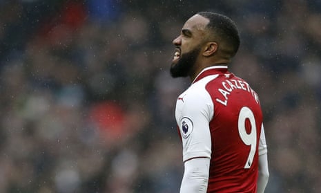 Alexandre Lacazette misses a great chance to level in stoppage time.