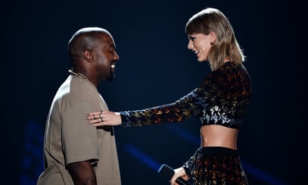 Taylor Swift et Kanye West aux MTV Video Music Awards en 2015, six ans après la débâcle des prix de 2009.