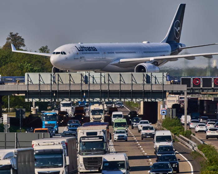 Officials urge calm after malaria outbreak kills two staff at Frankfurt airport