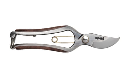 Secateurs with wooden and steel handles