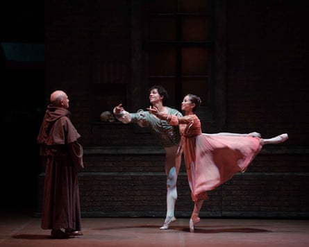Isaac Hernández as Romeo and Erina Takahashi as Juliet