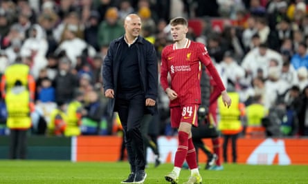 Arne Slot and Conor Bradley talk after the final whistle at Anfield.