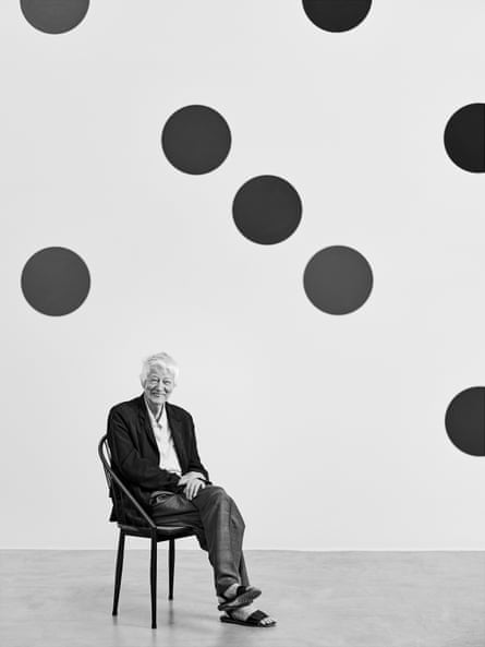 اثری خیرهکننده... بریجیت رایلی در مقابل تابلوی «رقص با موسیقی زمان».