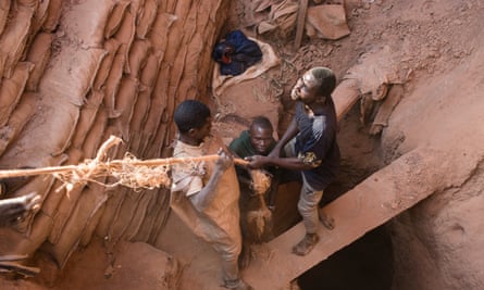 Miners in the DRC pull up a bag of cobalt