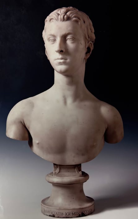 Full view of the Bouchardon bust