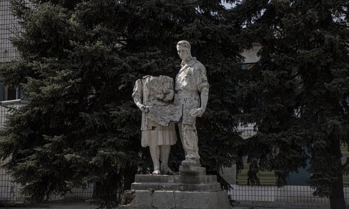 A statue is damaged after a Russian airstrike in Druzhkivka, Donetsk.