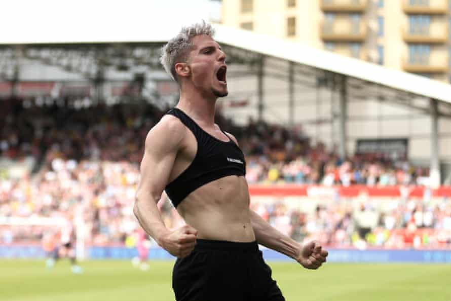 Sergi Canos égalise pour Brentford.
