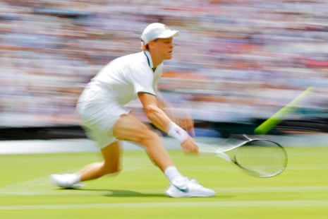 Jannick Sinner on his way to taking the first set.