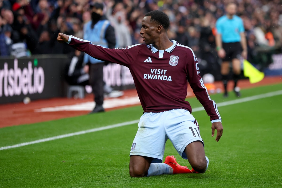 Nicolas Jackson celebrates on his knees after his second goal against Manchester City